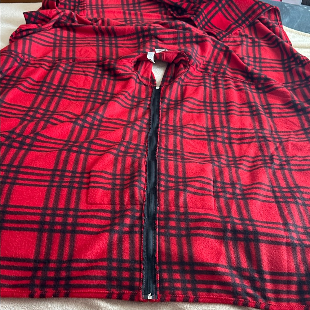 Le Moda Red and Black Plaid Hooded Poncho, One Size - Picture 7 of 9